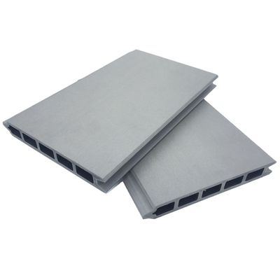 แผงรั้ว WPC Coextrusion กันน้ำไม้พลาสติกคอมโพสิตสำหรับสวนกีฬาฟาร์ม