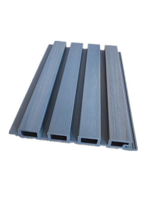 6ft กันน้ำไม้พลาสติก WPC Fluted Wall Panel Board พื้นระเบียงกลางแจ้ง