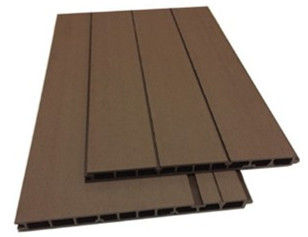 แผงผนัง WPC กลางแจ้ง Backyard แบบกำหนดเอง Decking ISO14001 รับรอง