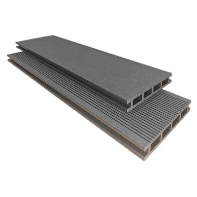 พื้น WPC ที่มีสไตล์การตกแต่งสีแดงกลางแจ้งสำหรับพื้นที่ดูเป็นธรรมชาติ