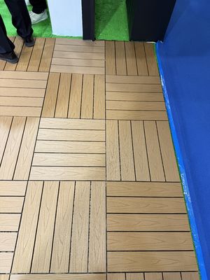 พื้น WPC ซีรีส์หรูหรา 500x500: งานฝีมือกำหนดความเป็นเลิศ