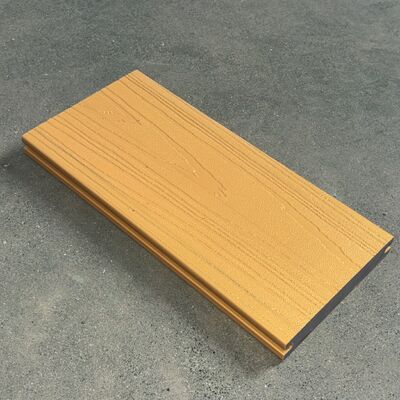 แผง WPC โลหะพร้อมพื้นสีทองแวววาวพาทิน่าหรูหรา