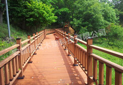 รั้วคอมโพสิตแบบต่อยอด 200 * 200 มม. เสารั้ว WPC รีไซเคิล