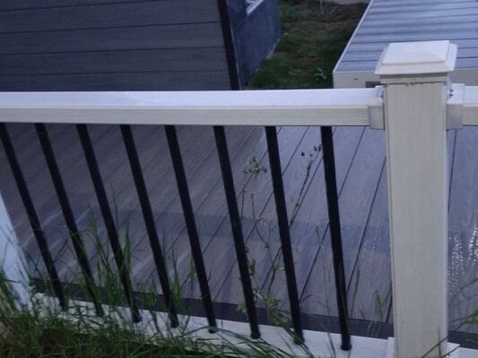 รั้ว WPC รีไซเคิลเชิงนิเวศป้องกันปลวกสำหรับขอบเขตฟาร์ม