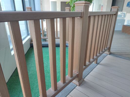 กรอบอลูมิเนียม WPC รั้วไม้ระแนงสไตล์กลางแจ้ง Home Security