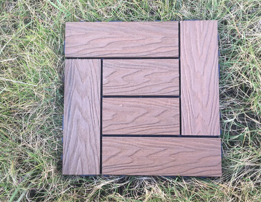 ขายส่งกระเบื้องดาดฟ้า WPC DIY 30 * 30 ซม. พื้นกลางแจ้งที่ทนทานสำหรับการใช้ที่อยู่อาศัย