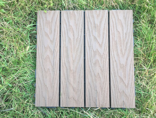 ขายส่งกระเบื้องดาดฟ้า WPC DIY 30 * 30 ซม. พื้นกลางแจ้งที่ทนทานสำหรับการใช้ที่อยู่อาศัย