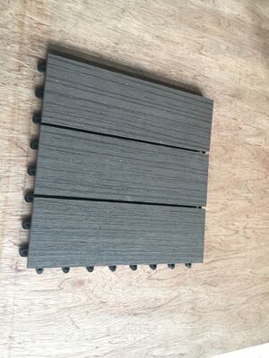 กระเบื้องดาดฟ้า WPC กลางแจ้งในบ้าน 30x30 ซม. พื้น DIY ทนทานพร้อมรูปลักษณ์ไม้ธรรมชาติ