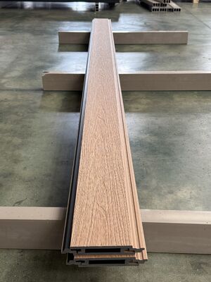 Uv ทนกลางแจ้งตกแต่งบ้านโมเดิร์นภายนอก Wpc Coextrusion Cladding แผงผนัง