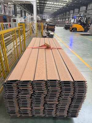 แผงผนัง WPC ทน UV ตกแต่งกลางแจ้ง Coextrusion WPC