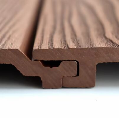 คุณภาพสูงกันน้ำกลางแจ้งไม้พลาสติกคอมโพสิตผนังตกแต่ง Siding Co-Extrusion ภายนอก Cladding Villa