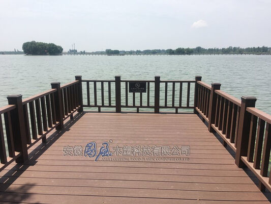 กลางแจ้งราคาถูก Co Extrusion พลาสติกไม้คอมโพสิต Decking พื้น WPC