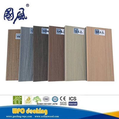 ราคาโรงงานรุ่นใหม่ Double Color Co-Extrusion วัสดุคอมโพสิตไม้ - พลาสติก WPC Decking
