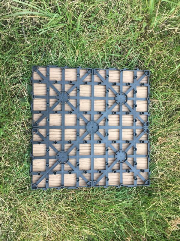 DIY กระเบื้องดาดฟ้า WPC 30*30 ซม. ลายไม้ธรรมชาติพื้นกลางแจ้งสำหรับลานบ้าน
