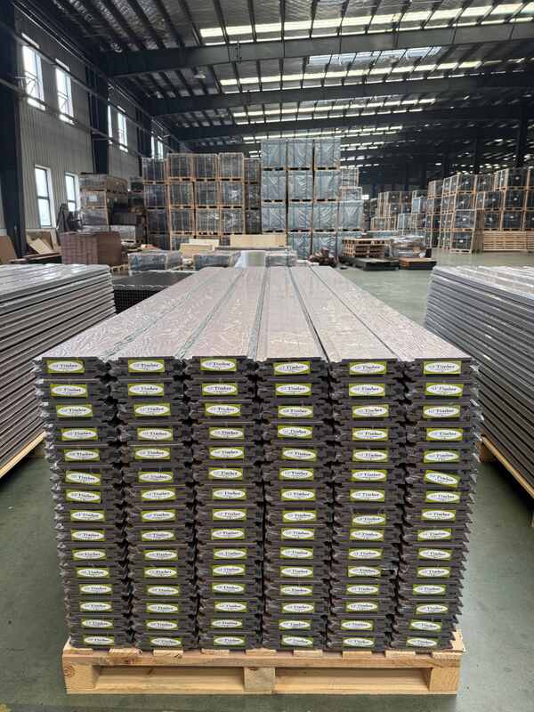 Uv ทนกลางแจ้งตกแต่งบ้านโมเดิร์นภายนอก Wpc Coextrusion Cladding แผงผนัง