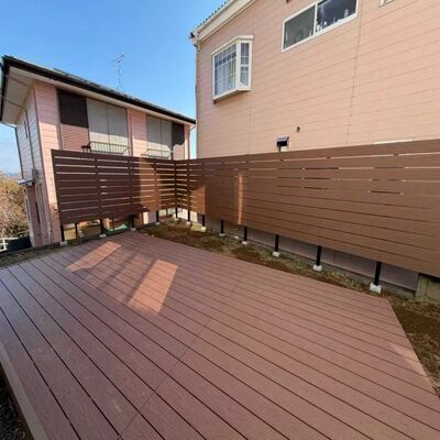 ราคาโรงงานรุ่นใหม่ Double Color Co-Extrusion วัสดุคอมโพสิตไม้ - พลาสติก WPC Decking
